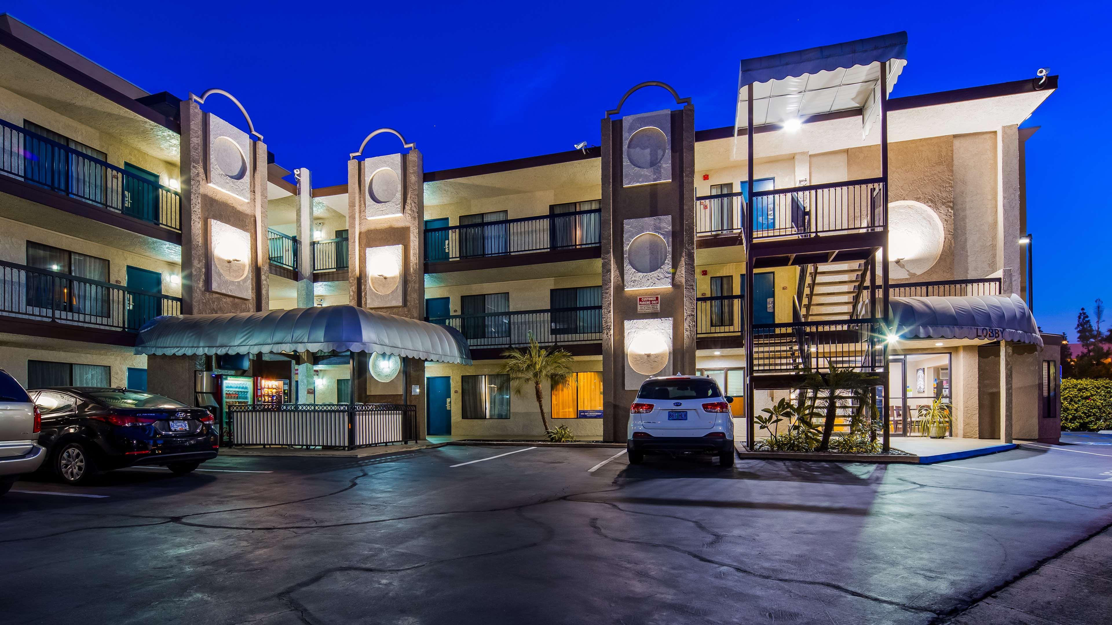 Best Western Courtesy Inn Hotel - Anaheim Resort At The Park Exteriör bild