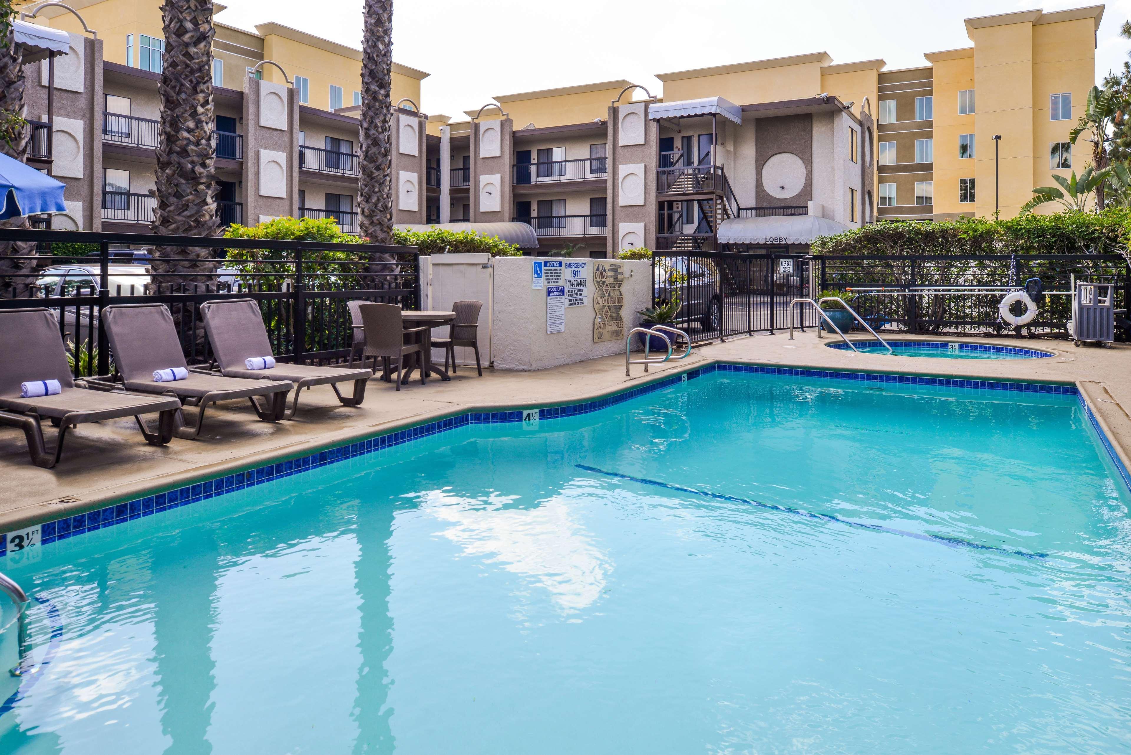 Best Western Courtesy Inn Hotel - Anaheim Resort At The Park Exteriör bild