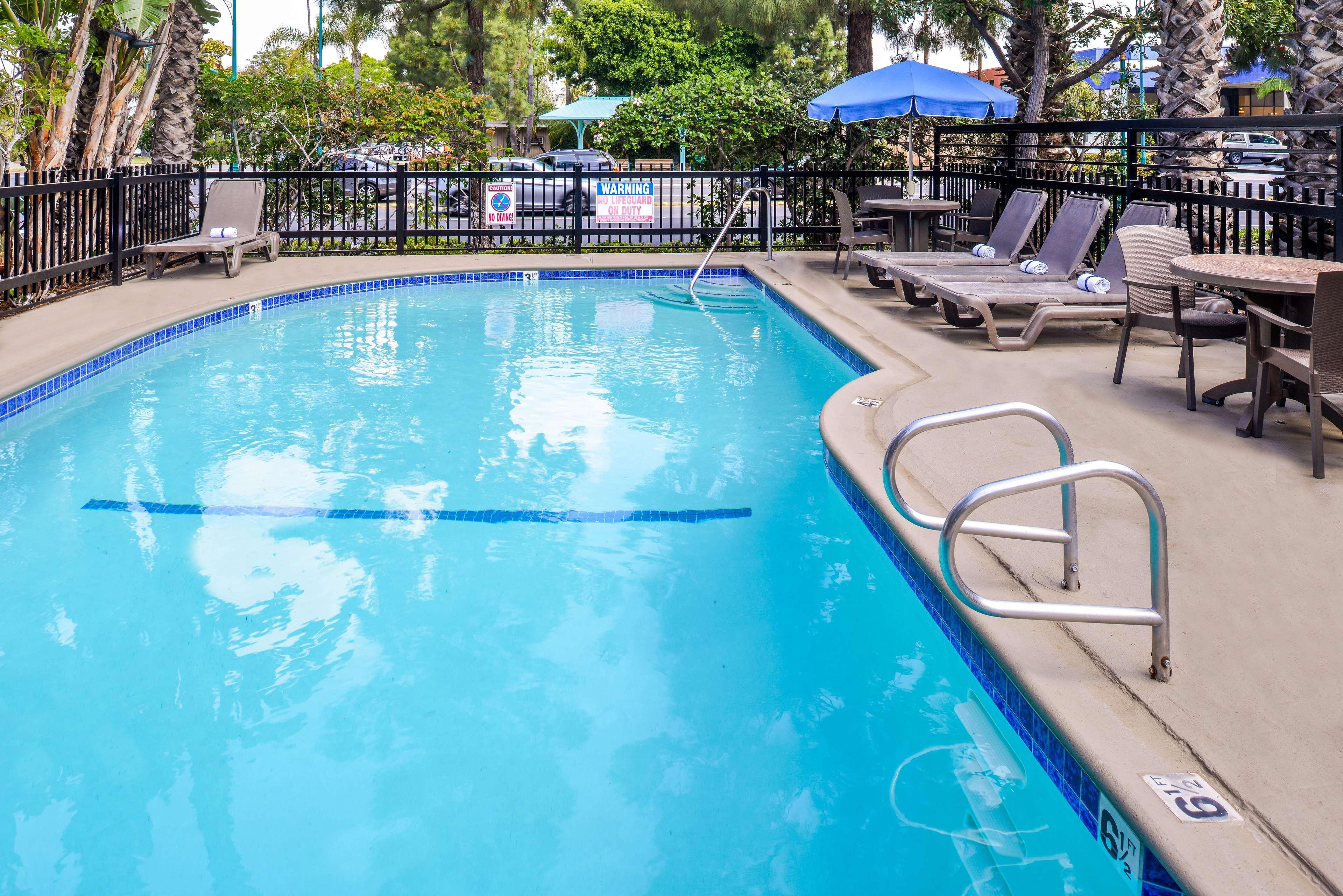 Best Western Courtesy Inn Hotel - Anaheim Resort At The Park Exteriör bild