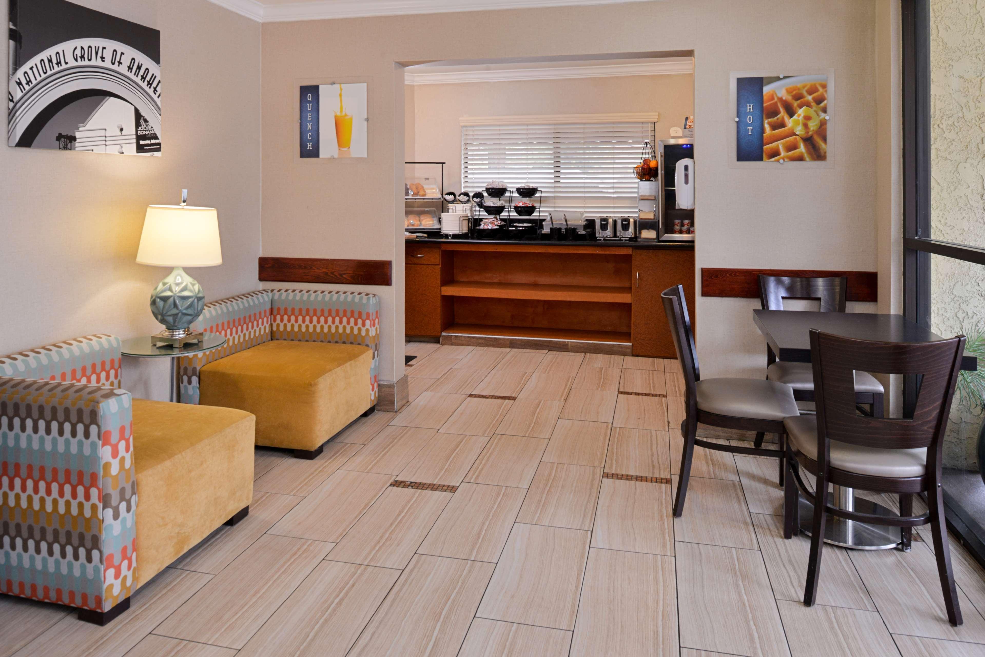 Best Western Courtesy Inn Hotel - Anaheim Resort At The Park Exteriör bild