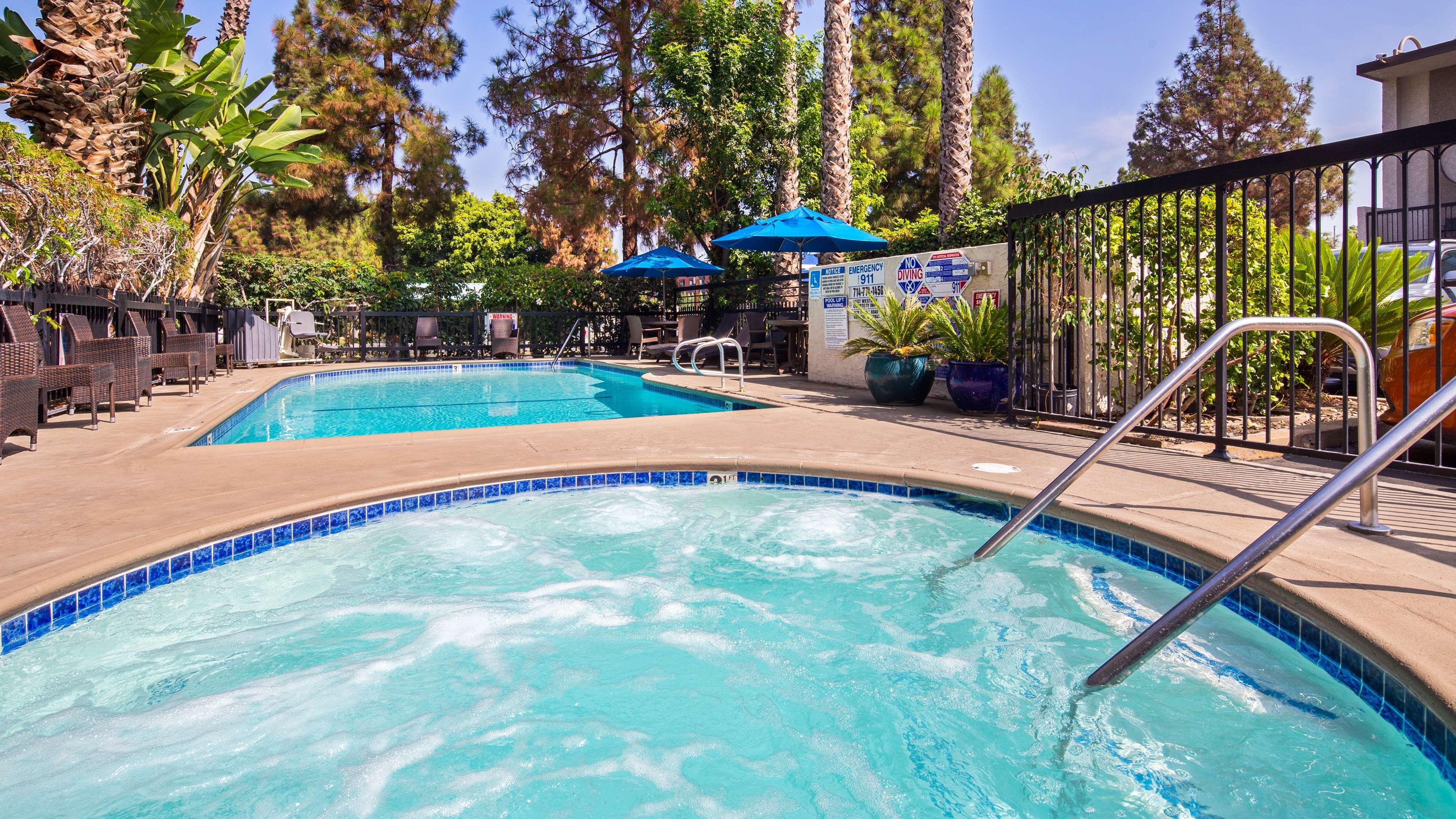 Best Western Courtesy Inn Hotel - Anaheim Resort At The Park Exteriör bild
