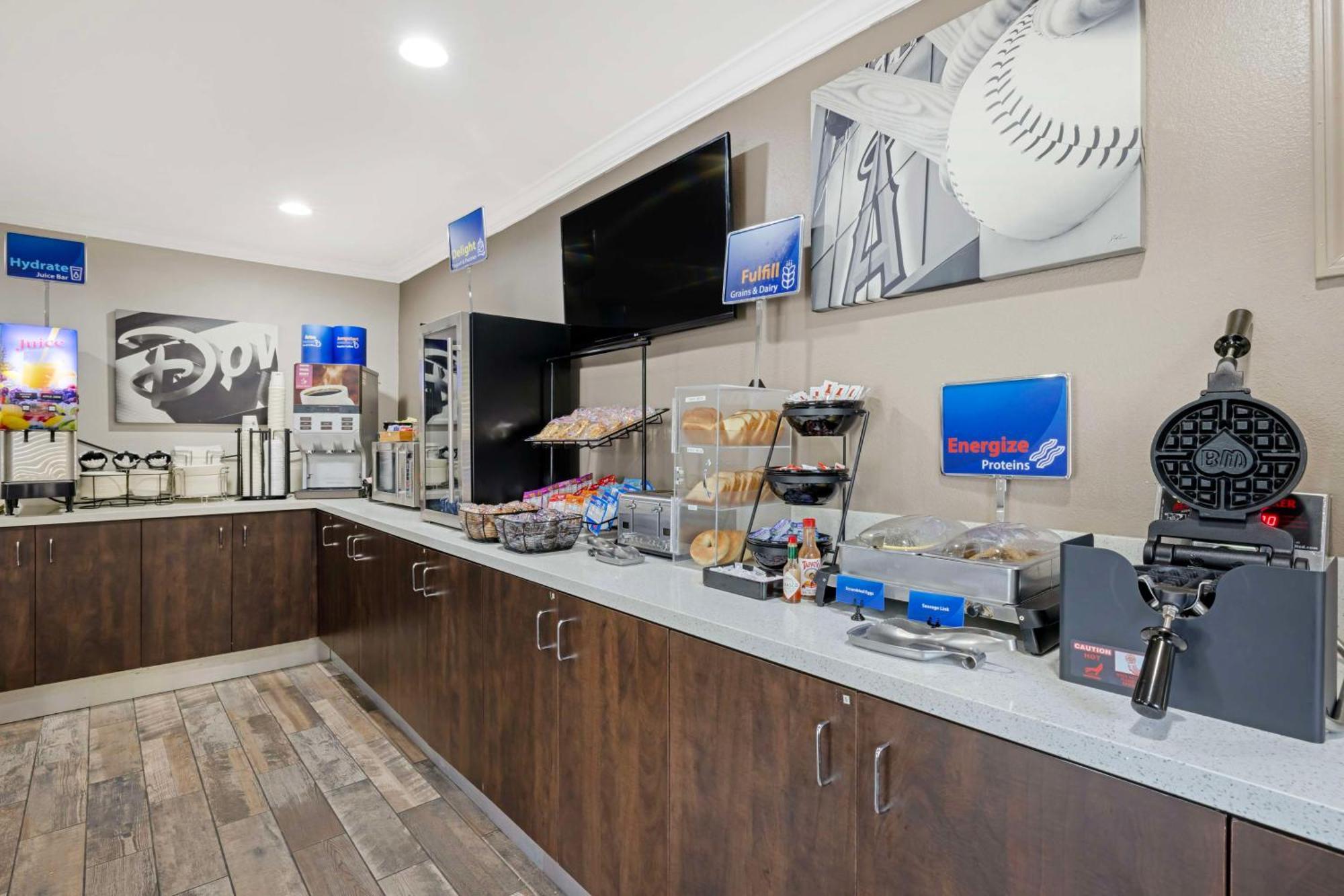 Best Western Courtesy Inn Hotel - Anaheim Resort At The Park Exteriör bild
