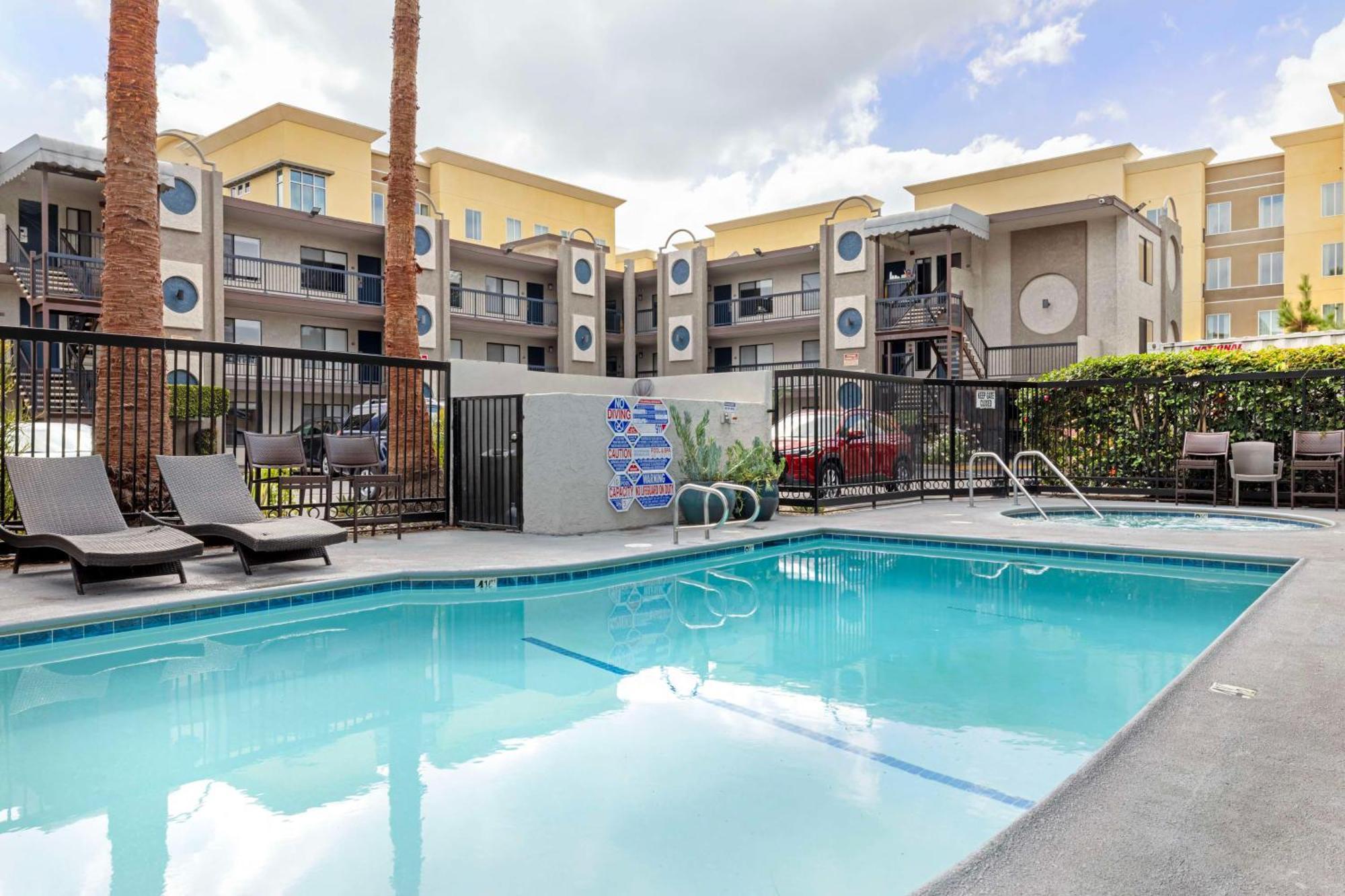 Best Western Courtesy Inn Hotel - Anaheim Resort At The Park Exteriör bild