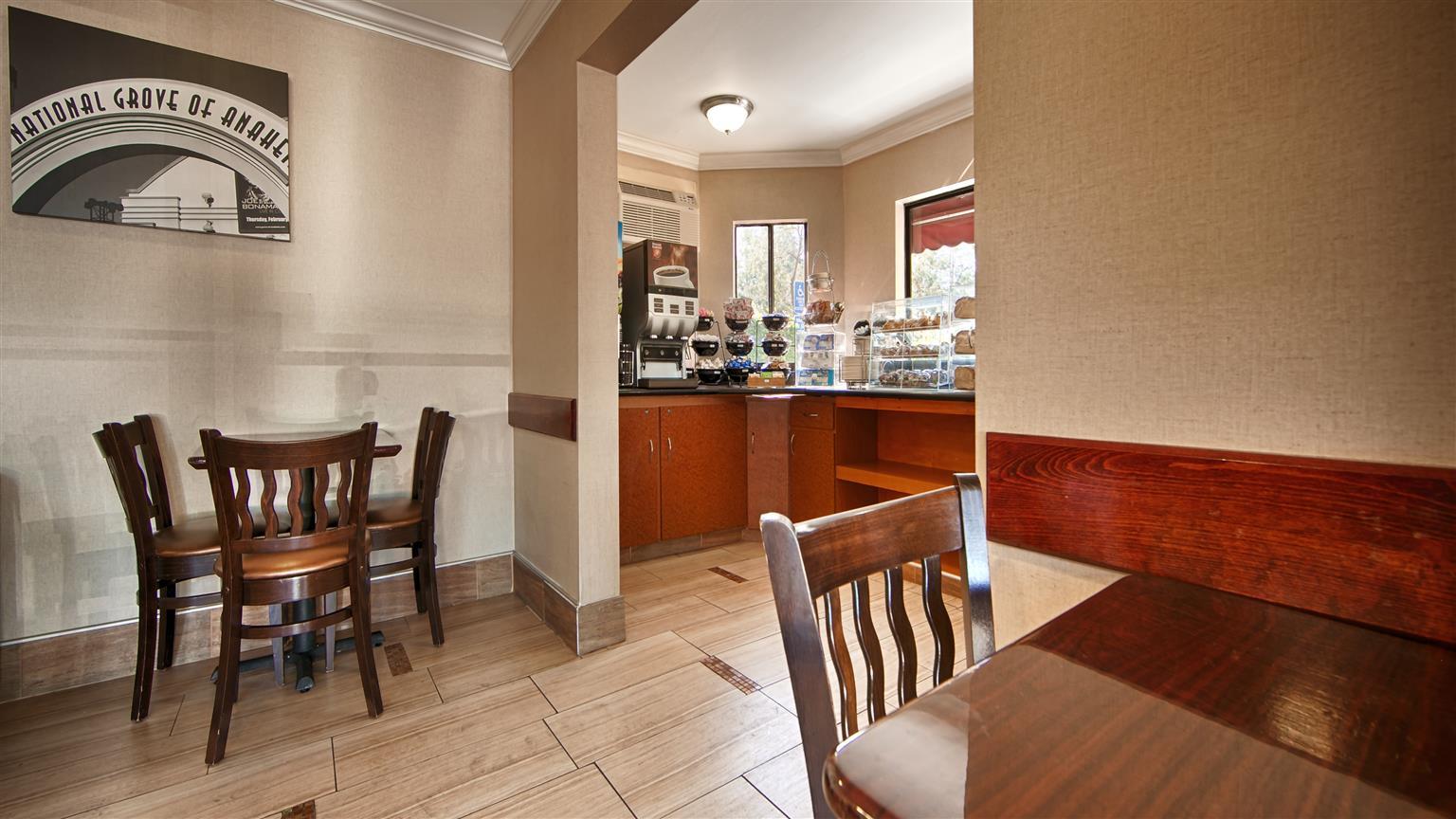 Best Western Courtesy Inn Hotel - Anaheim Resort At The Park Exteriör bild